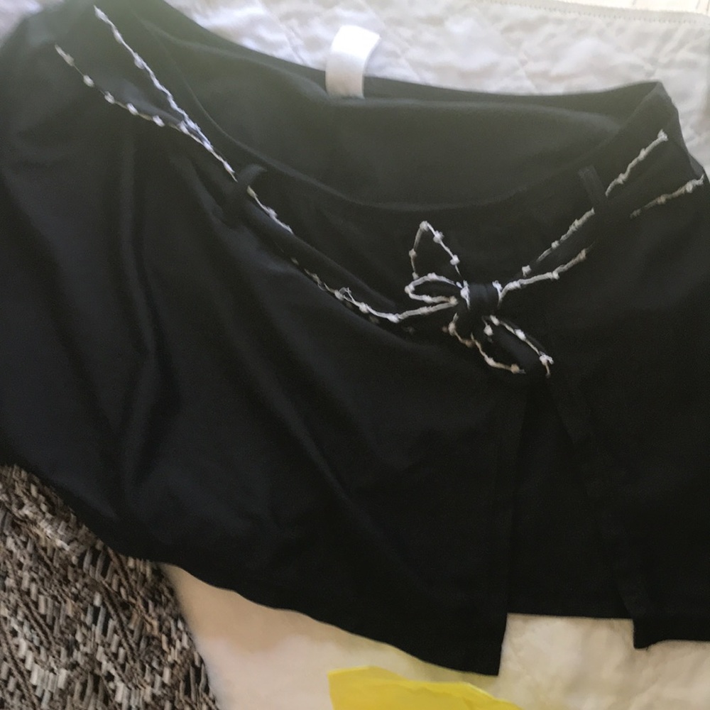 Bathing suit bottoms only with skirt black&white very short